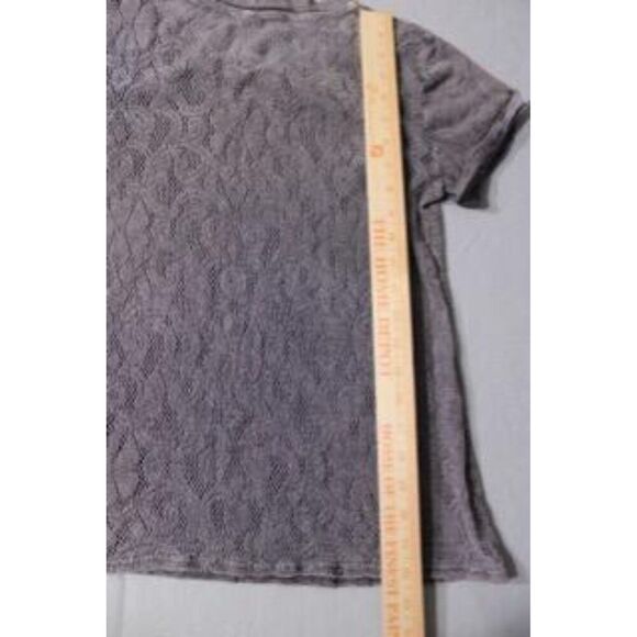 Gimmicks By BKE Stud Embellishment Lace Back Distressed Gray T Shirt  Size M - Picture 8 of 8